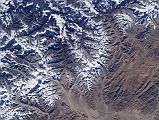Shishapangma 02 05 Nasa ISS006-E-13651 Shishapangma to Cho Oyu
